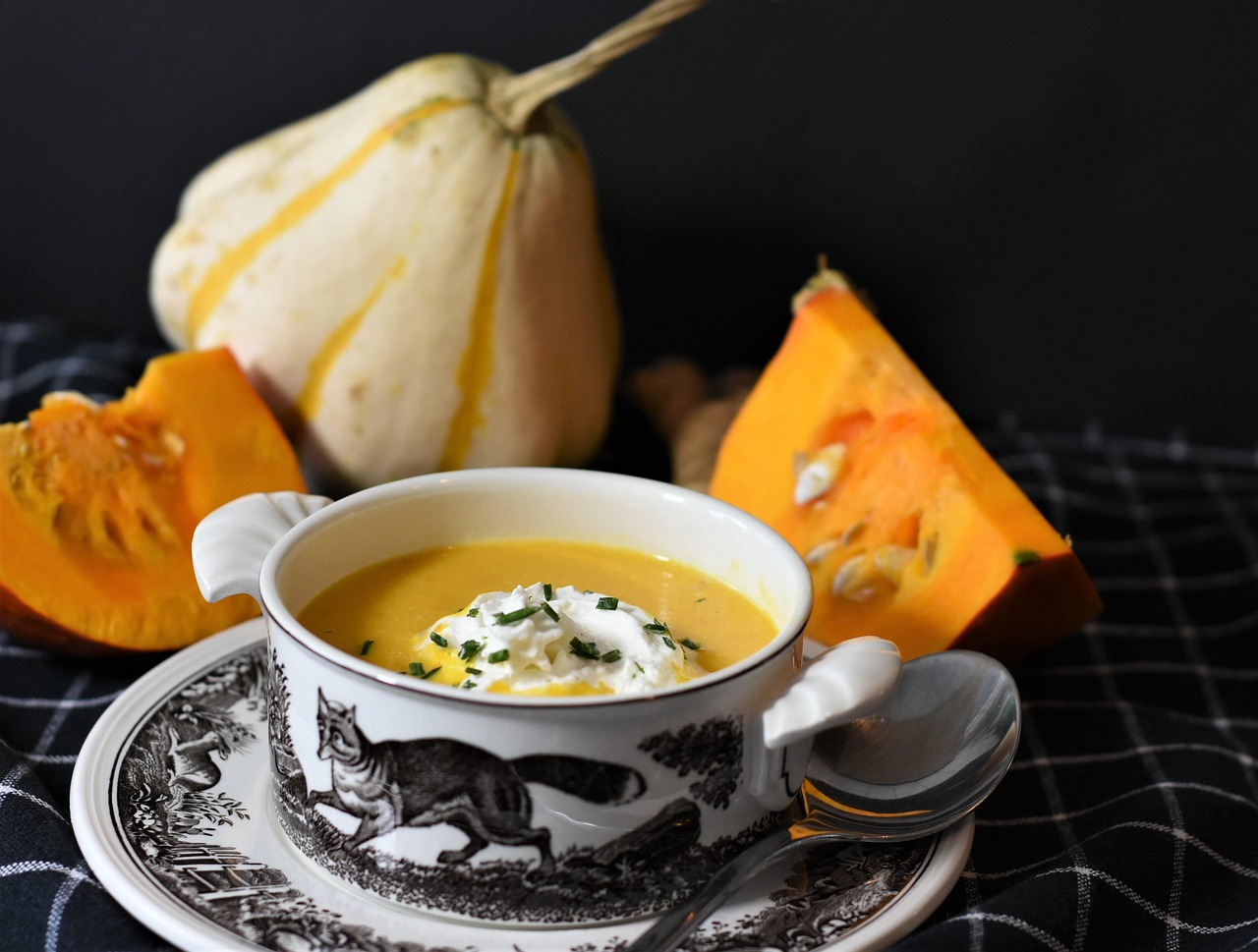 Plat de légumes d'automne préparé rapidement en cuisine