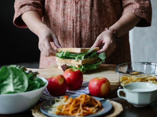 Cuisiner des plats sains rapidement : astuces et recettes