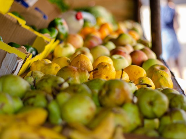 Réduire le volume du visage : astuces alimentaires et exercices simples